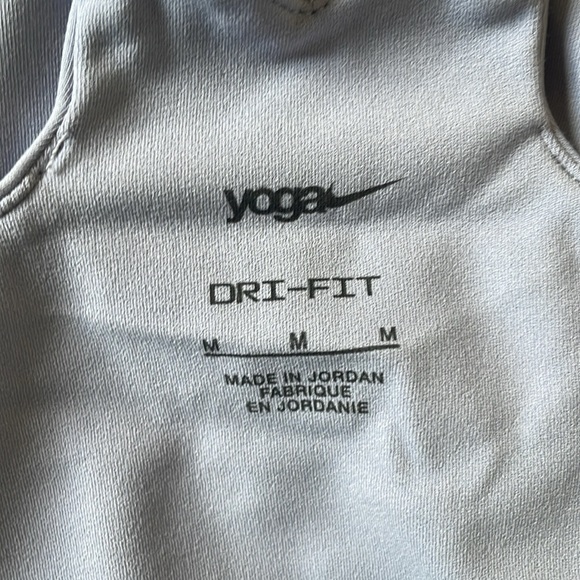 EUC Nike yoga bra / top size medium, soft purple - Picture 5 of 5